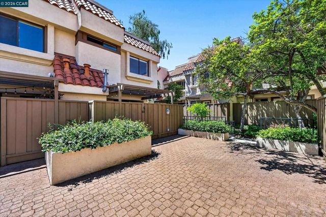 589 Pimlico Ct, Walnut Creek, CA 94597