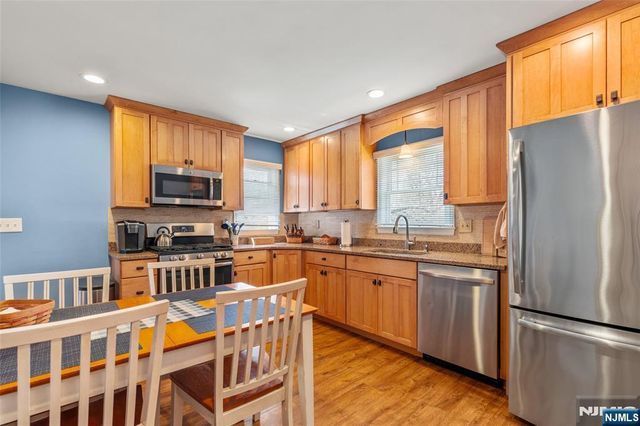95 Page Drive, Oakland, NJ 07436