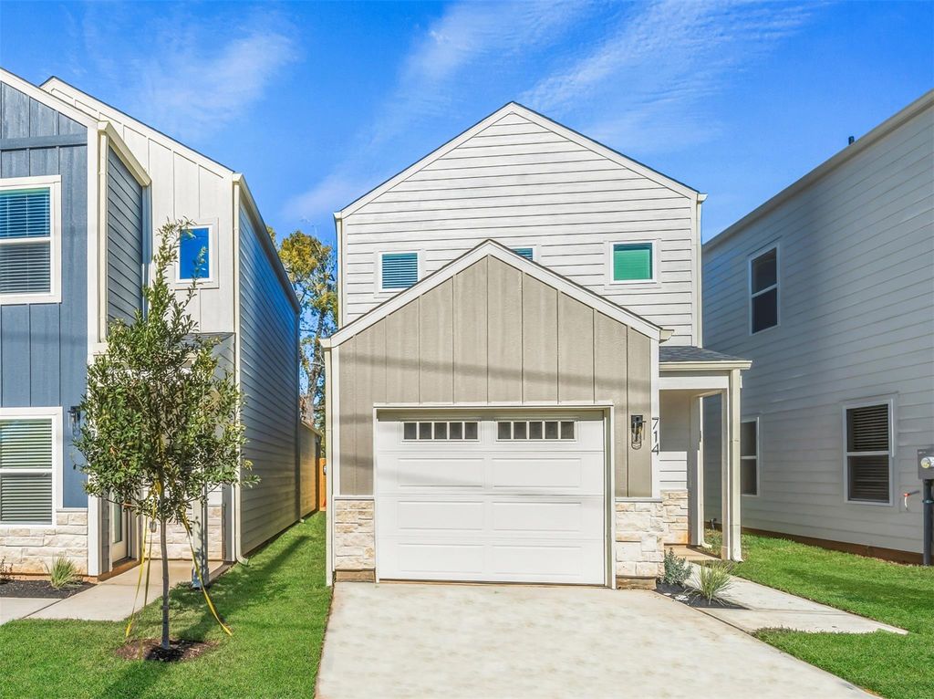 714 W Dallas Street, Conroe, TX 77301