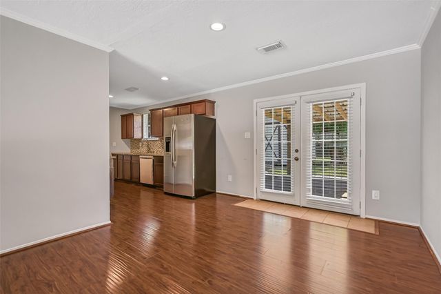 107 Stratmore Drive, Friendswood, TX 77546