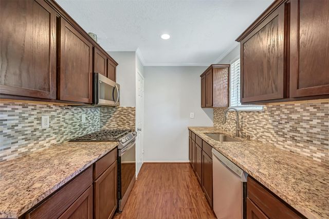 107 Stratmore Drive, Friendswood, TX 77546