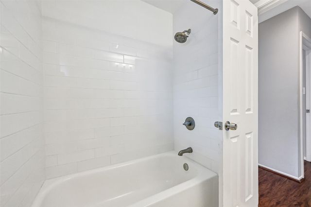 107 Stratmore Drive, Friendswood, TX 77546