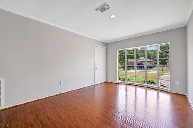 107 Stratmore Drive, Friendswood, TX 77546