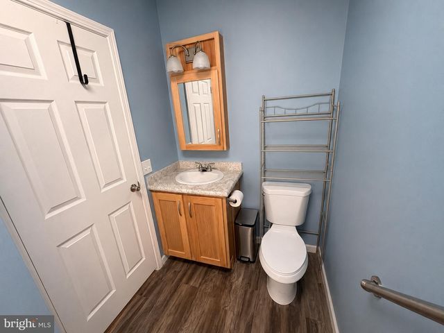 22 BALTIMORE DR., Manahawkin, NJ 08050
