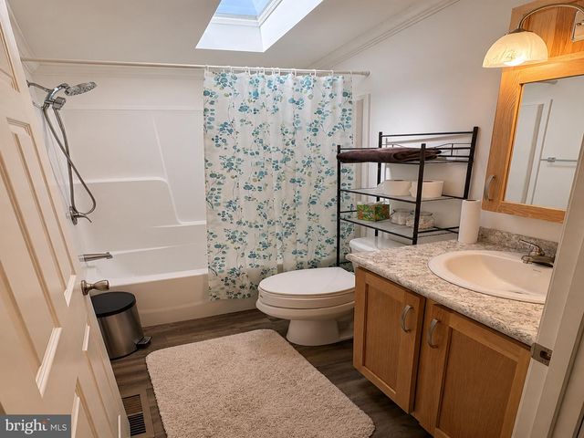 22 BALTIMORE DR., Manahawkin, NJ 08050