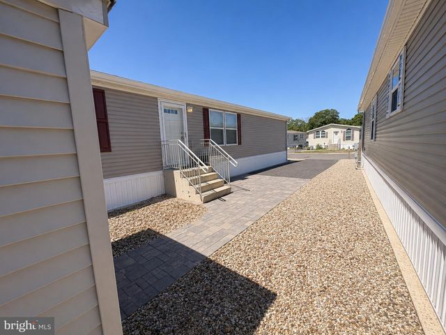 22 BALTIMORE DR., Manahawkin, NJ 08050