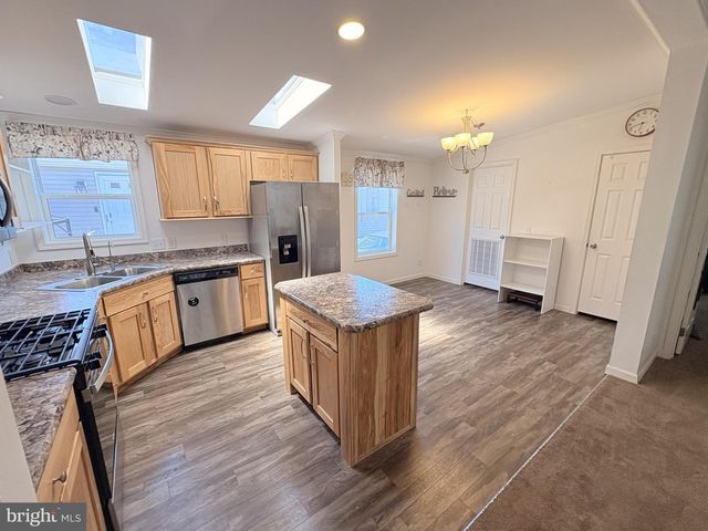 22 BALTIMORE DR., Manahawkin, NJ 08050