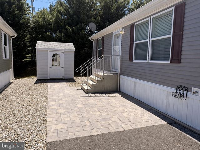 22 BALTIMORE DR., Manahawkin, NJ 08050