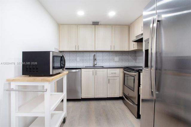 1301 SW 135th Ter 205J, Pembroke Pines, FL 33027