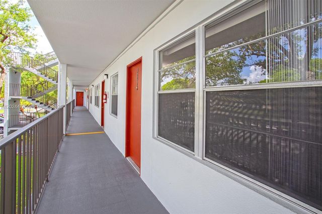 1301 SW 135th Ter 205J, Pembroke Pines, FL 33027