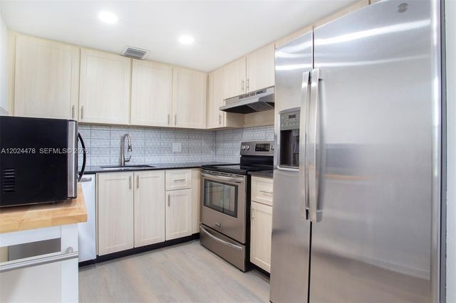 1301 SW 135th Ter 205J, Pembroke Pines, FL 33027