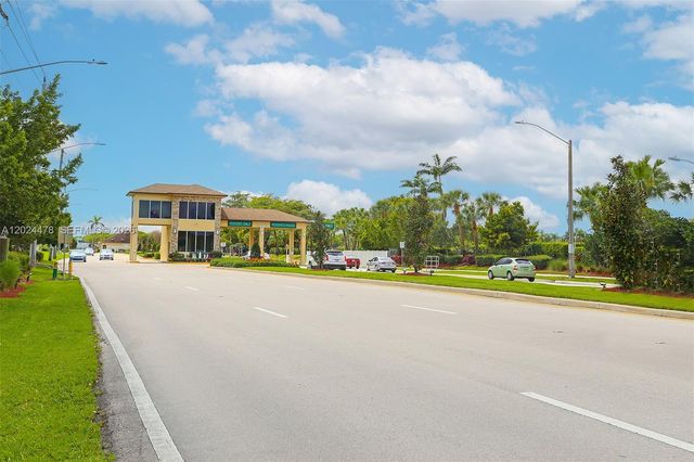 1301 SW 135th Ter 205J, Pembroke Pines, FL 33027