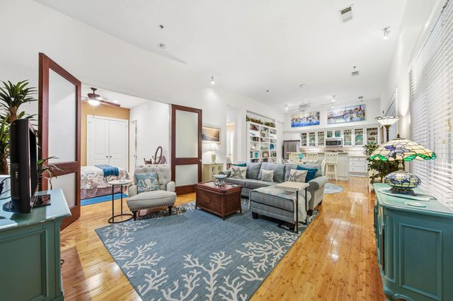 2208 Post Office Street 305, Galveston, TX 77550