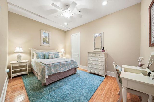 2208 Post Office Street 305, Galveston, TX 77550