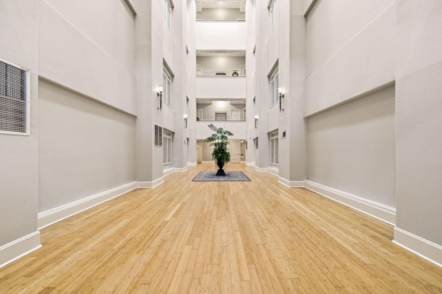2208 Post Office Street 305, Galveston, TX 77550