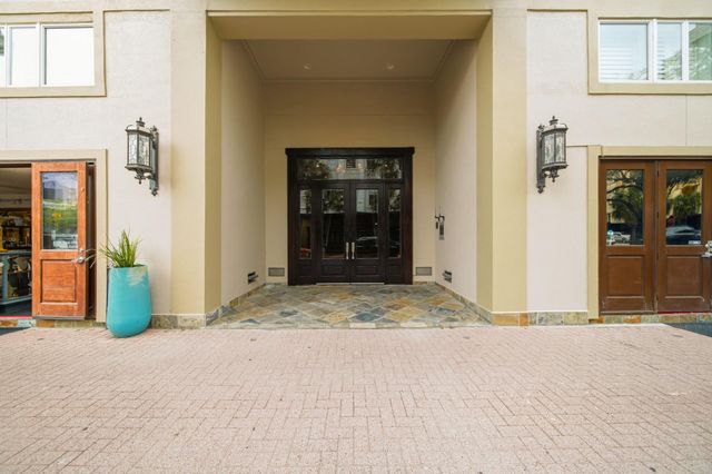 2208 Post Office Street 305, Galveston, TX 77550
