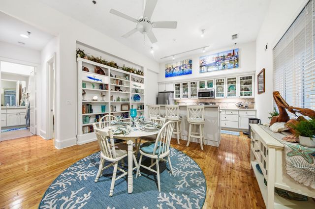 2208 Post Office Street 305, Galveston, TX 77550