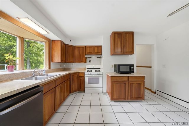 5676 Homestead Road, Boston, NY 14075