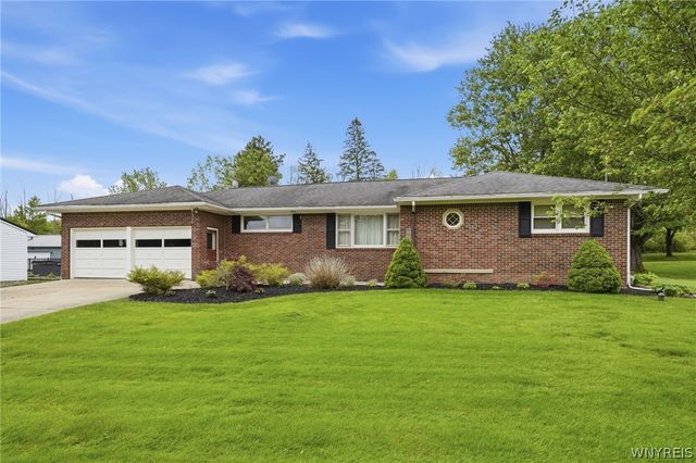 5676 Homestead Road, Boston, NY 14075