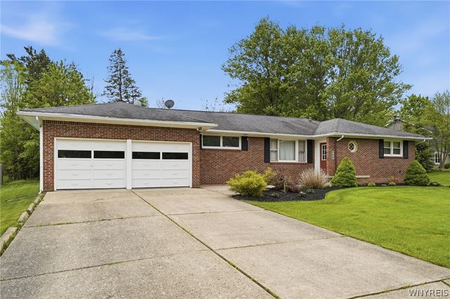 5676 Homestead Road, Boston, NY 14075