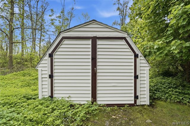 5676 Homestead Road, Boston, NY 14075
