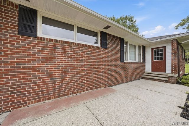 5676 Homestead Road, Boston, NY 14075