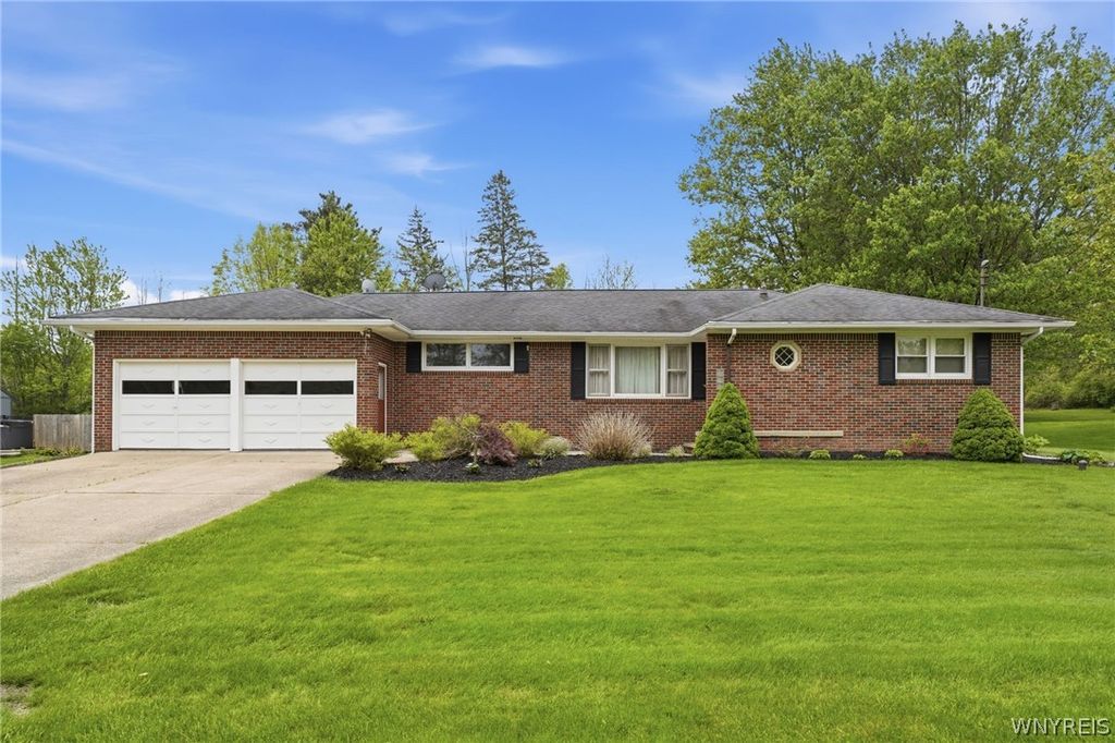 5676 Homestead Road, Boston, NY 14075