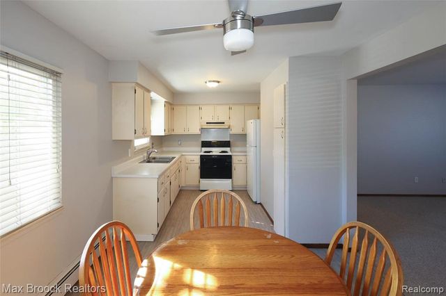 22202 E 11 Mile Road, Saint Clair Shores, MI 48081