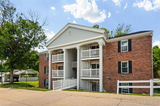 1961 Marine Terrace Drive L, St Louis, MO 63146