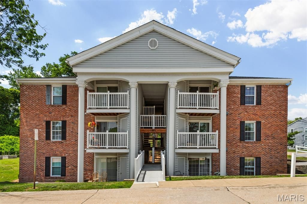 1961 Marine Terrace Drive L, St Louis, MO 63146
