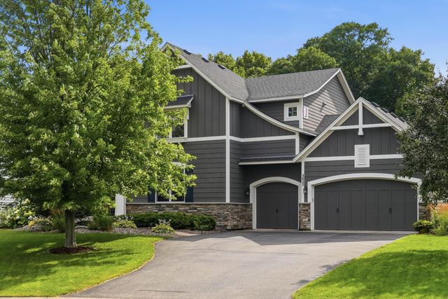 3025 Fairway Drive, Chaska, MN 55318