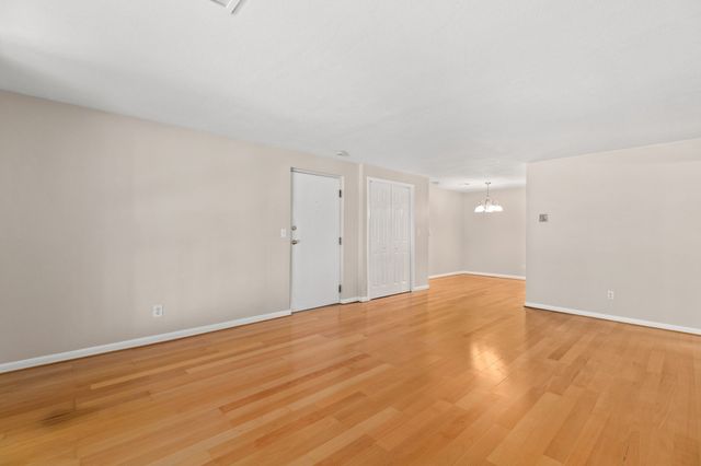 1 Centre St 9, Canton, MA 02021