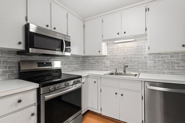 1 Centre St 9, Canton, MA 02021