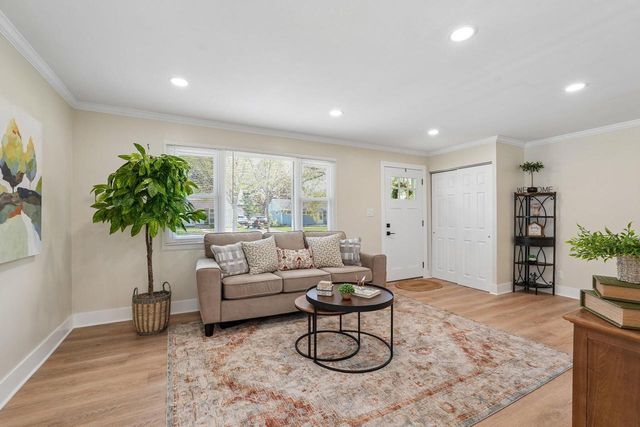 6532 Euclid AVENUE, Milwaukee, WI 53219