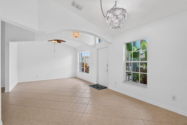 482 NW Sunflower Place, Jensen Beach, FL 34957