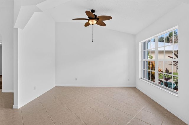 482 NW Sunflower Place, Jensen Beach, FL 34957