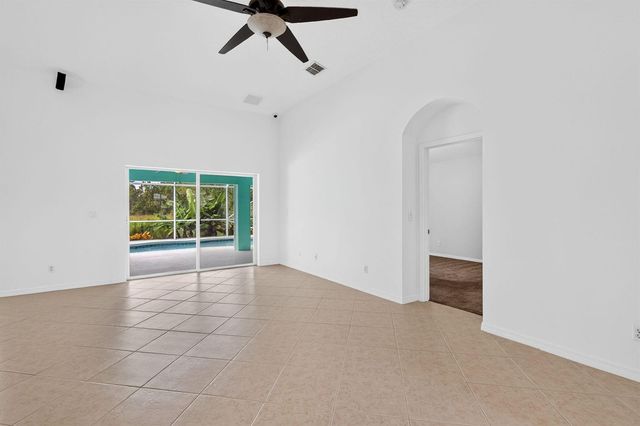 482 NW Sunflower Place, Jensen Beach, FL 34957