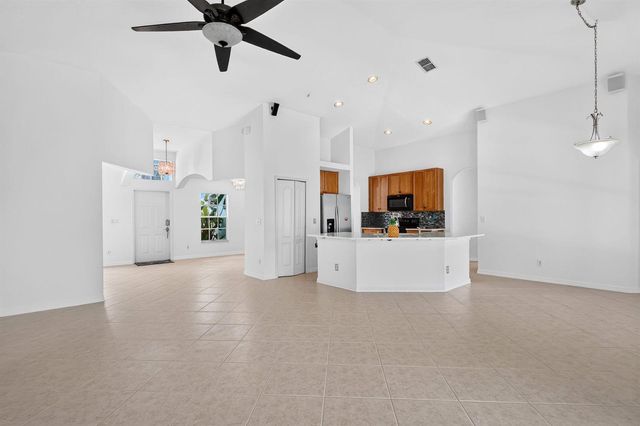 482 NW Sunflower Place, Jensen Beach, FL 34957