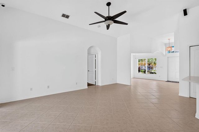 482 NW Sunflower Place, Jensen Beach, FL 34957