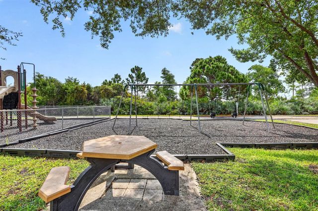 482 NW Sunflower Place, Jensen Beach, FL 34957
