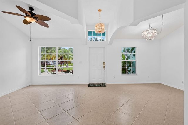 482 NW Sunflower Place, Jensen Beach, FL 34957