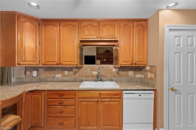 1239 Blackberry Ridge Road, High Point, NC 27265