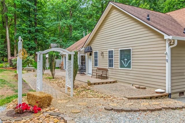 1239 Blackberry Ridge Road, High Point, NC 27265