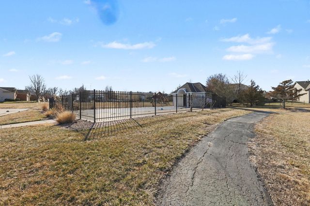 13901 E Whitewood St, Wichita, KS 67230