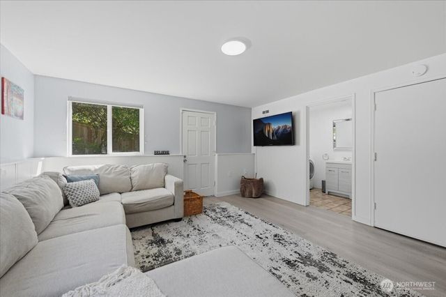 3754 NE 194th Street, Lake Forest Park, WA 98155