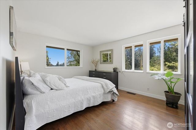 3754 NE 194th Street, Lake Forest Park, WA 98155