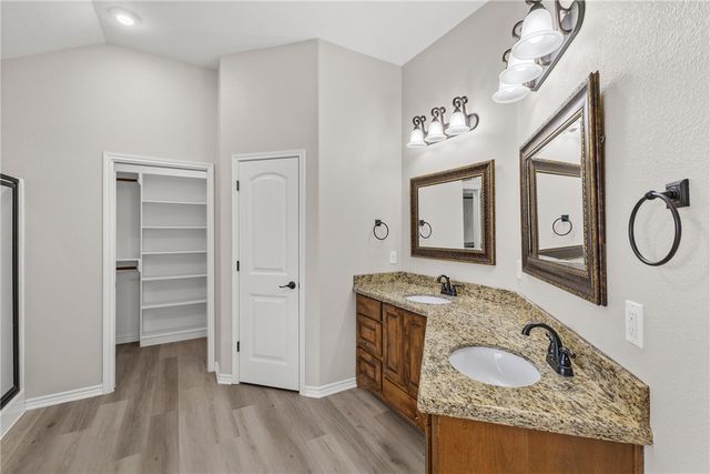 1001 Meadow Wood, Caldwell, TX 77836