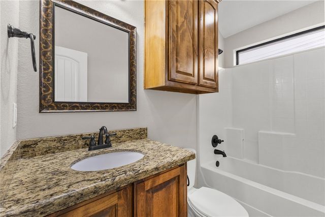 1001 Meadow Wood, Caldwell, TX 77836