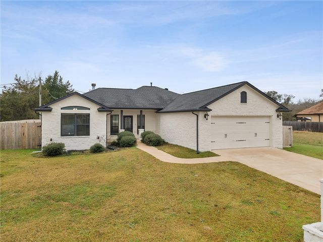 1001 Meadow Wood, Caldwell, TX 77836