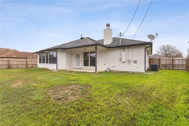 1001 Meadow Wood, Caldwell, TX 77836